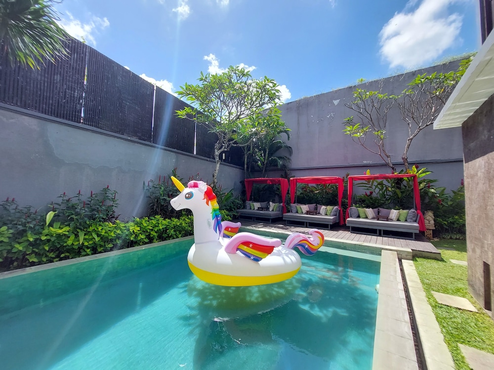 Seminyak Icon 62/70