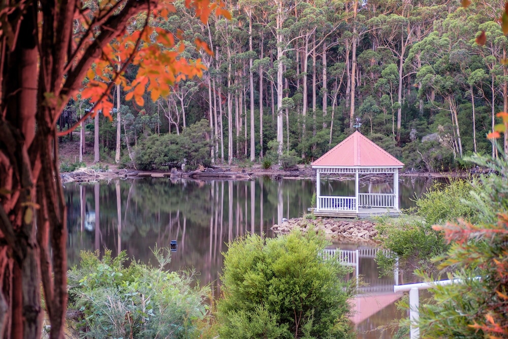 FOREST LODGE RESORT 44/50