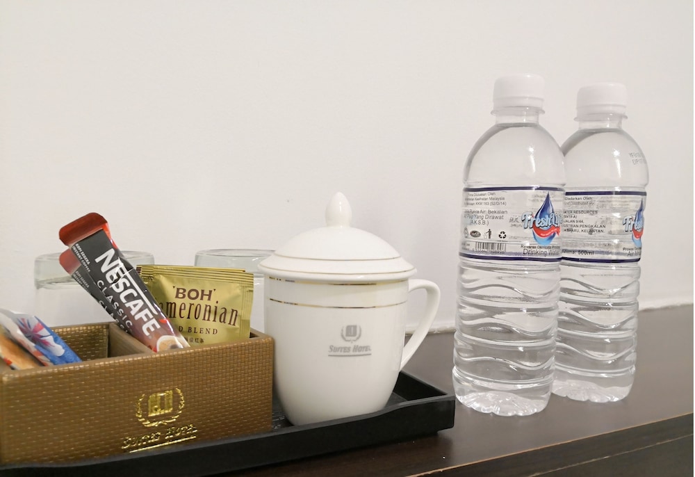 J SUITES HOTEL 31/47