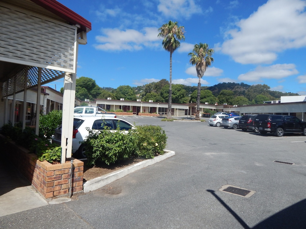 JACKSONS MOTOR INN 58/74