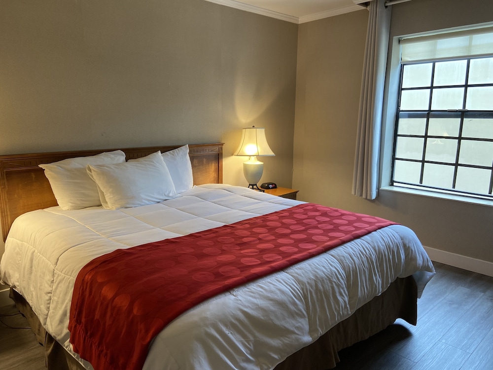 Ramada by Wyndham Los Angeles/Koreatown West 8/33