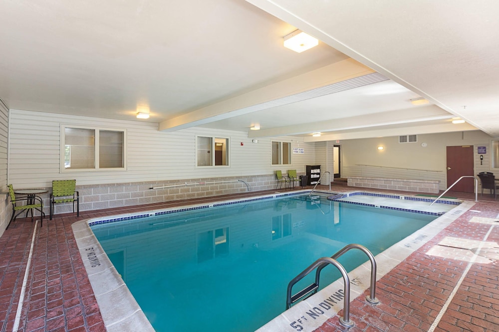 Sleep Inn & Suites Bay View Acme - Traverse City 36/68