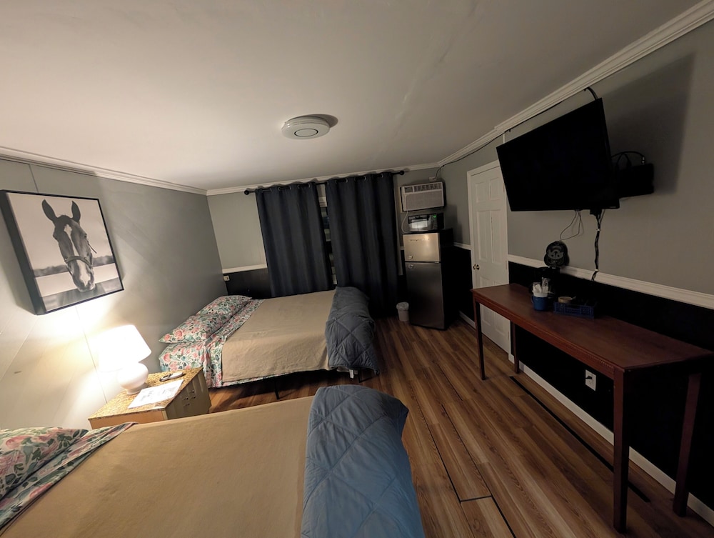 Wisconsin-Aire Motel By Random Lake 7/41