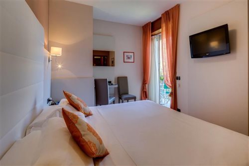 Room, Double or Twin Bed, Partial Sea View