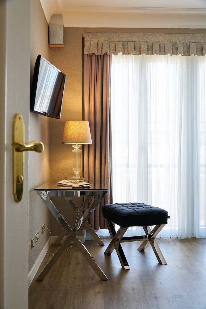 Hotel Monopol 46/63