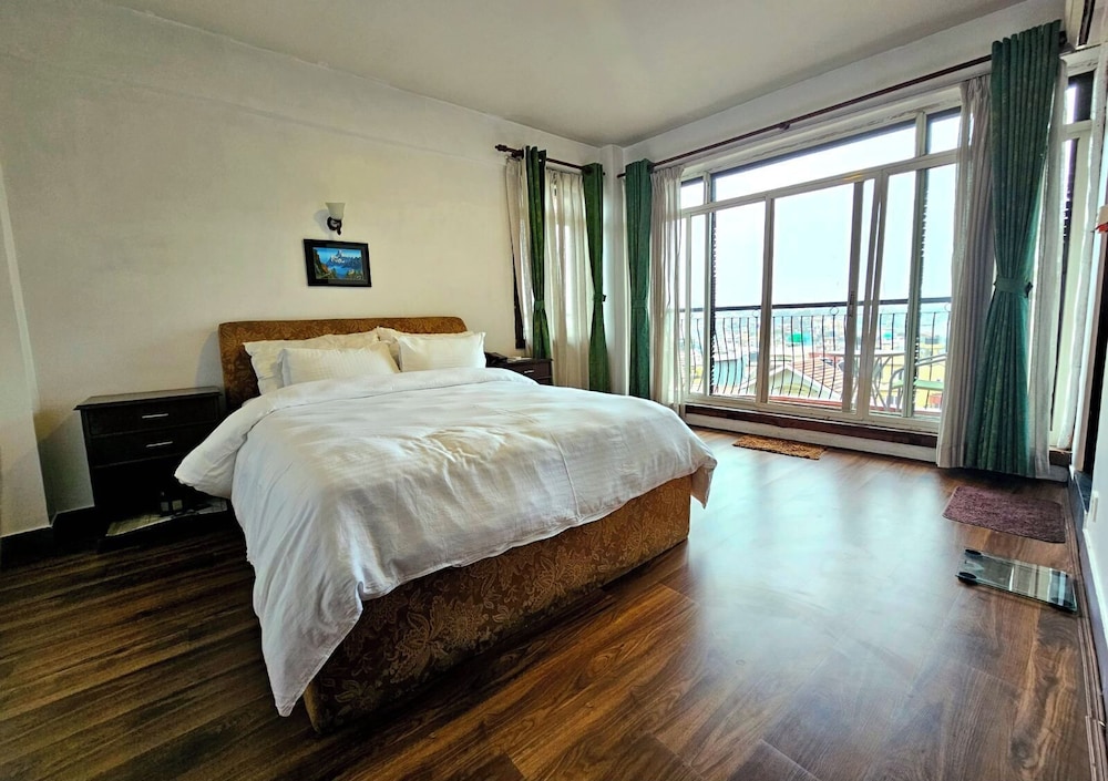 LUXURY, APARTMENT