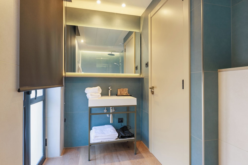 غرفة داخلية ثلاثية بسرير كوين مع أريكة، Medinaceli Hotel 5/5