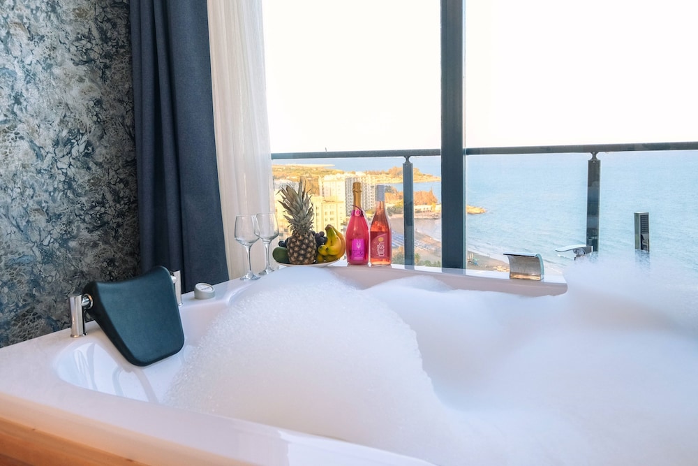 Class Premium Suit Hotel 7/34