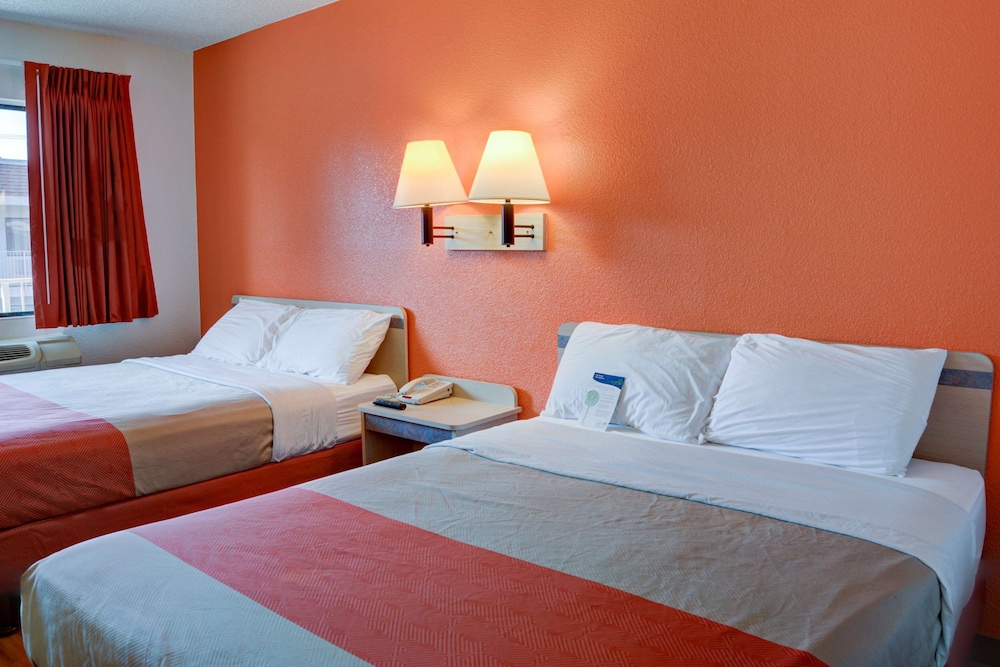 Motel6 Salem, OR 24/62