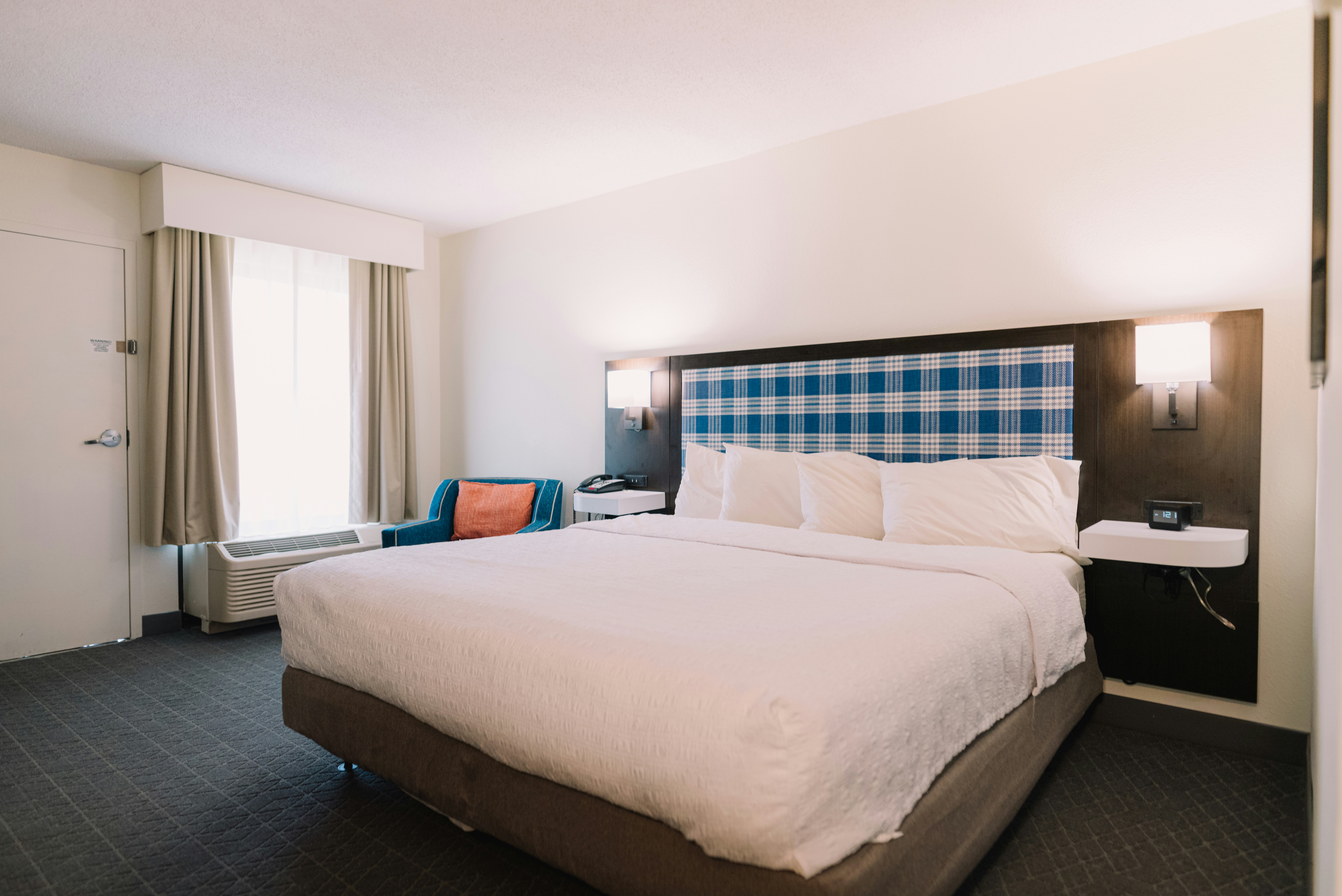 ROOM, KING BED