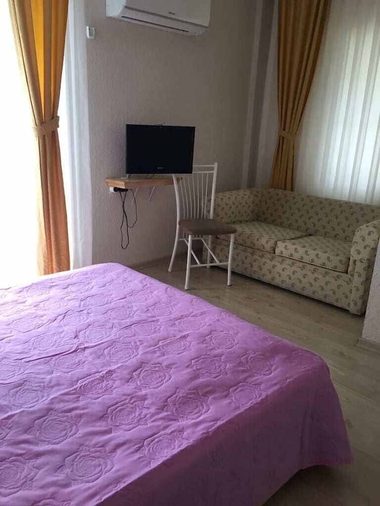 Melaike Otel 14/72