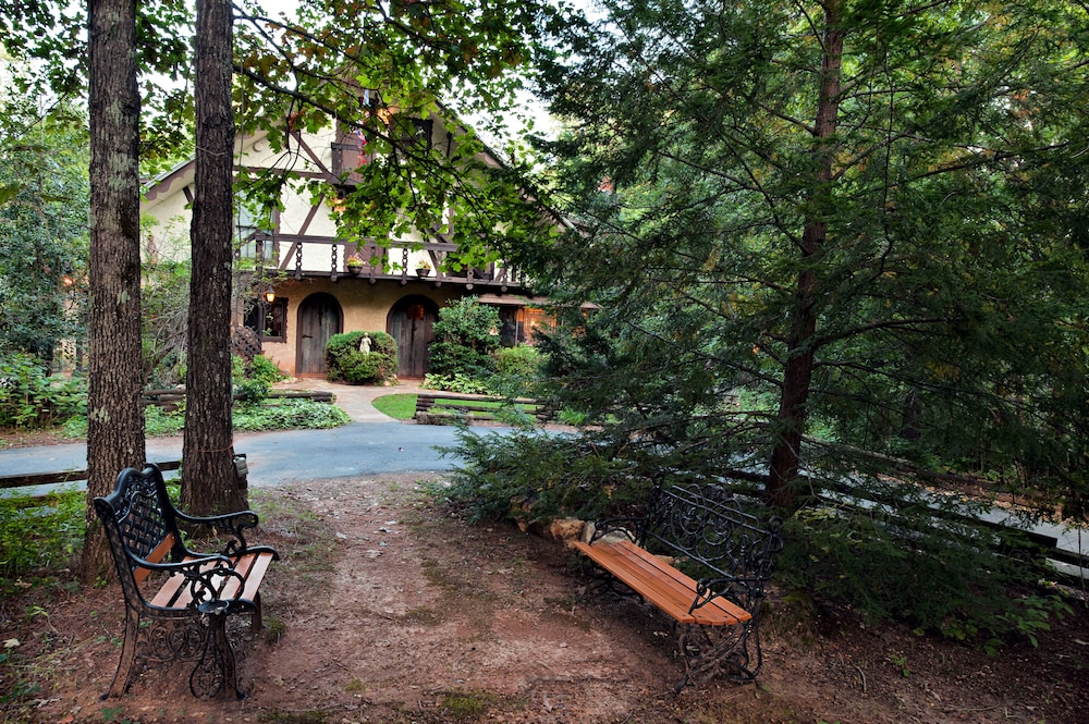 Lily Creek Lodge 1/68