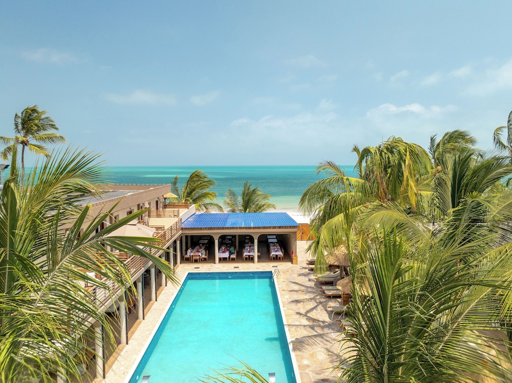 Blackstone Beach Resort 33/40