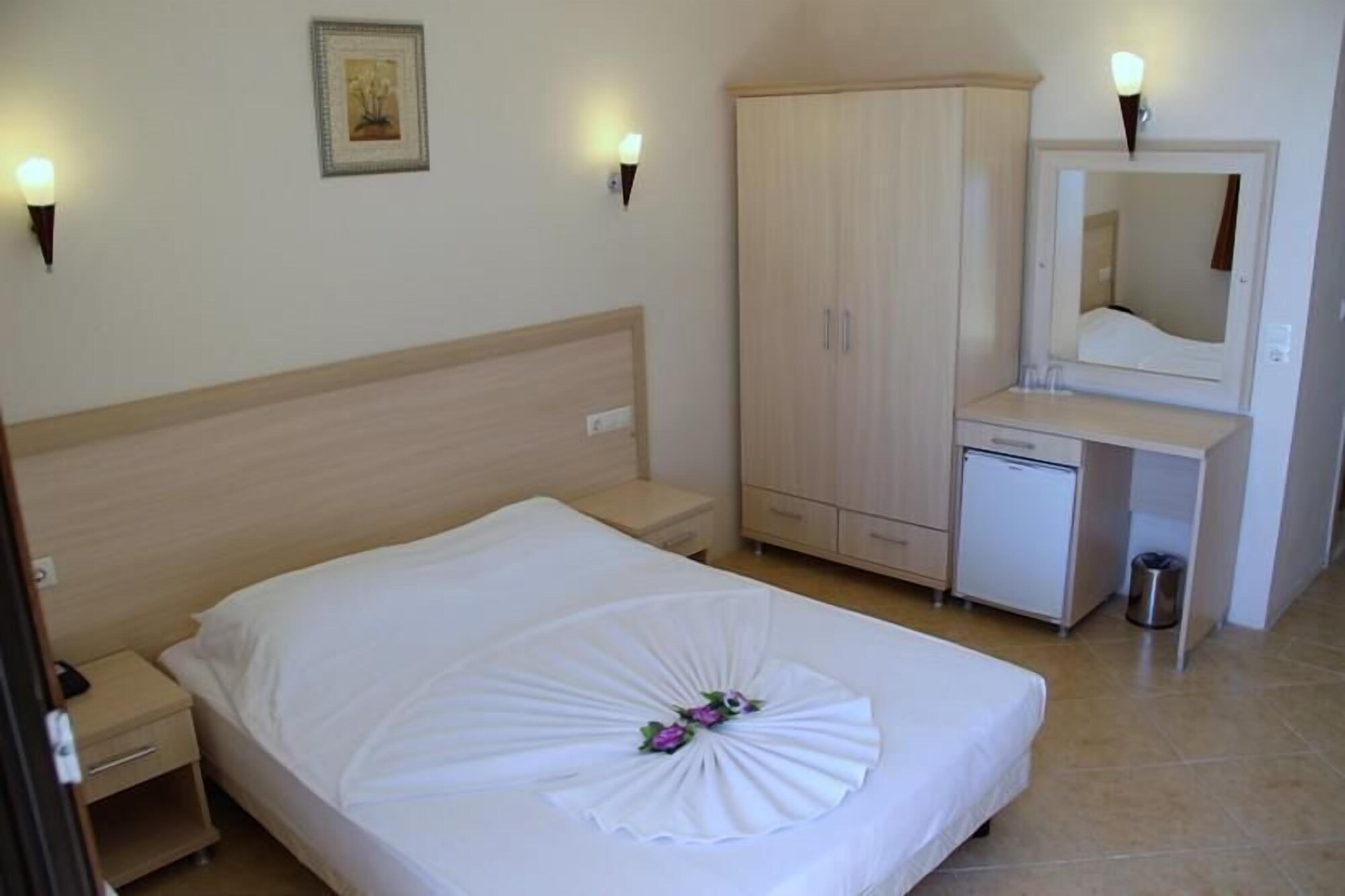 SUPERIOR, DOUBLE OR TWIN BED, LAKE VIEW