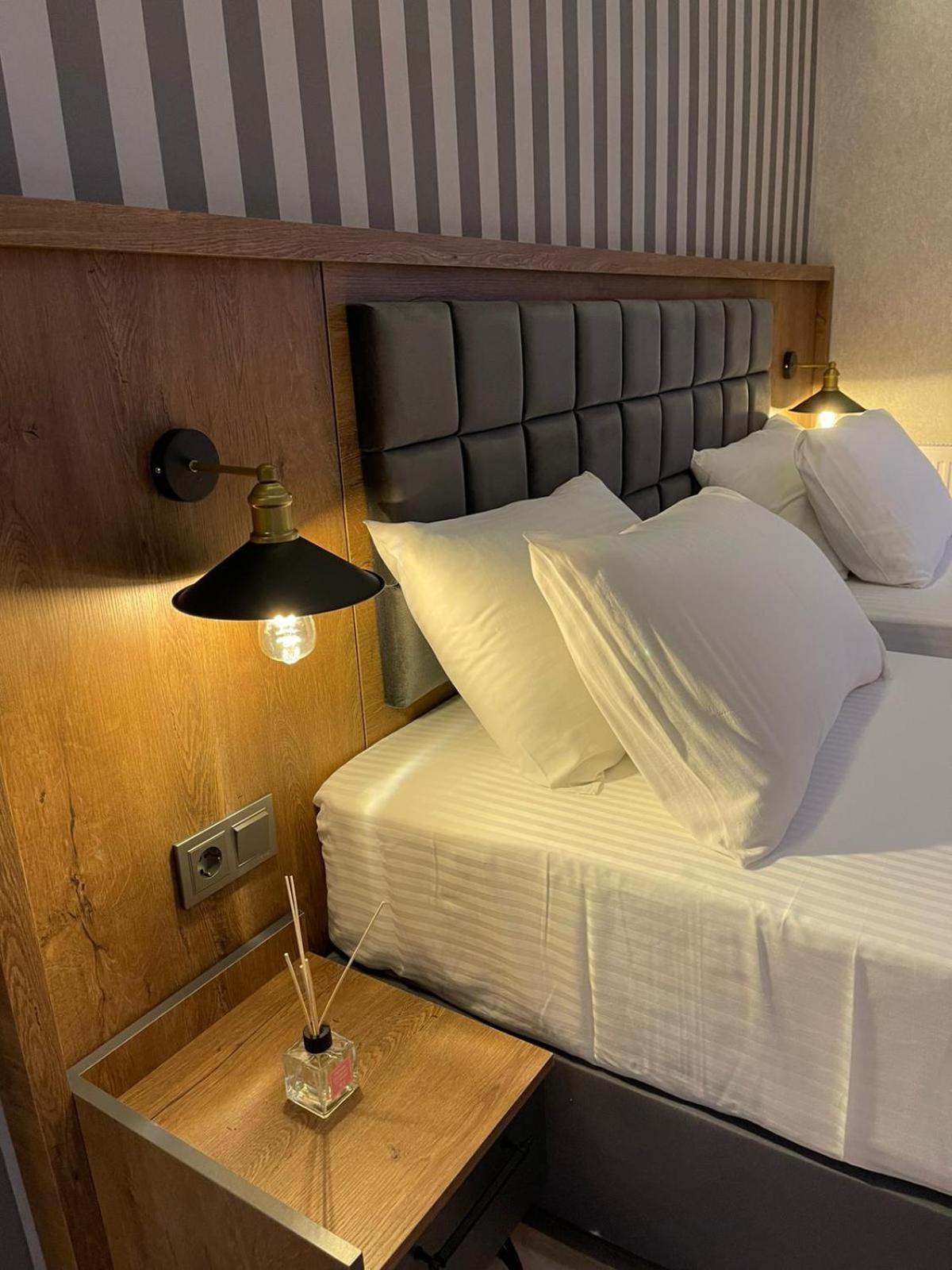 Dedehan Hotel 50/50