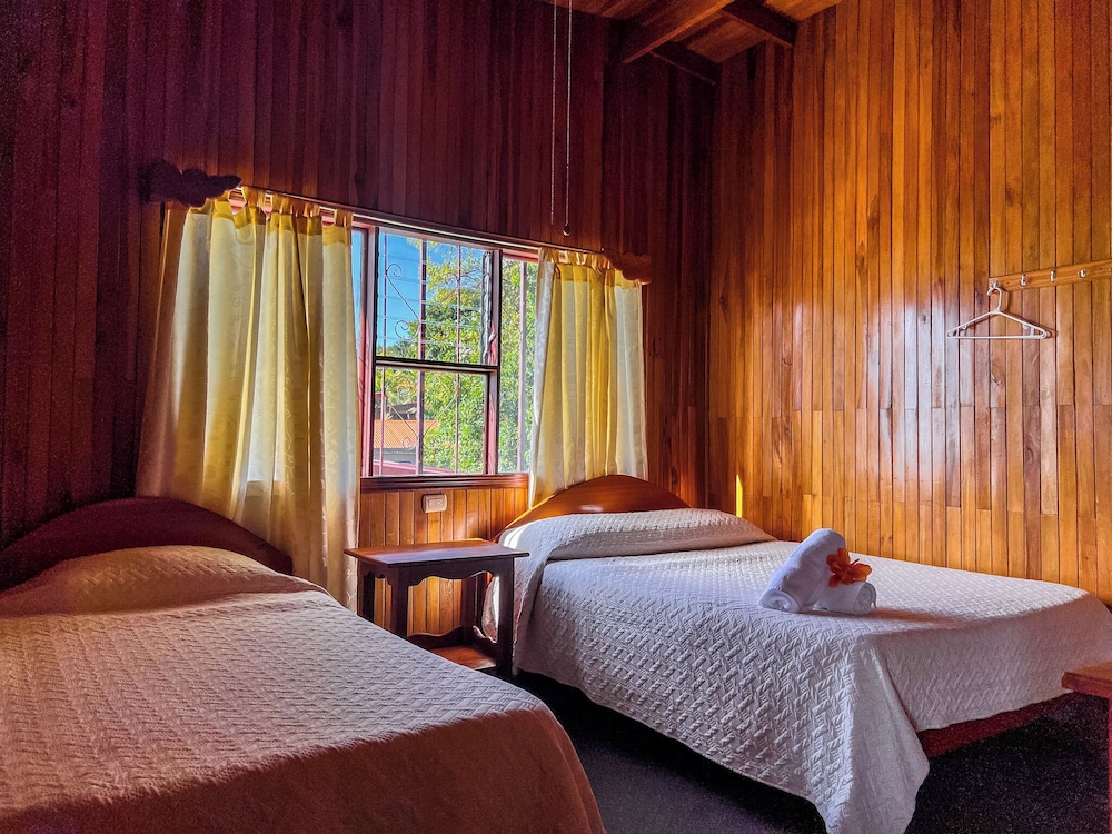 ROOM, DOUBLE BED