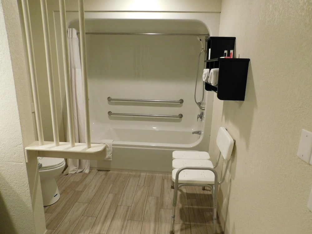 Travelodge by Wyndham Angels Camp CA 23/35