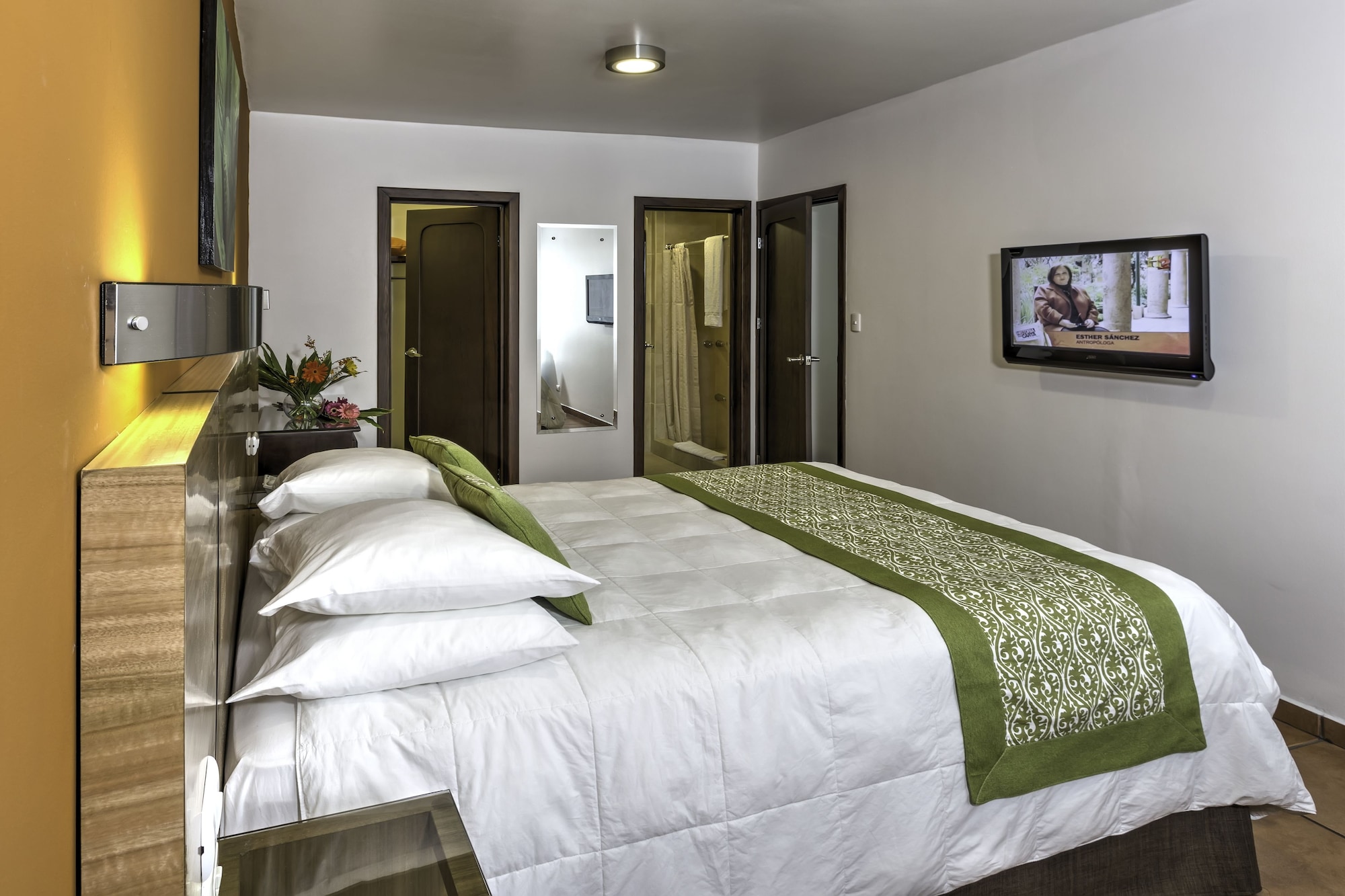 EXECUTIVE, SUITE