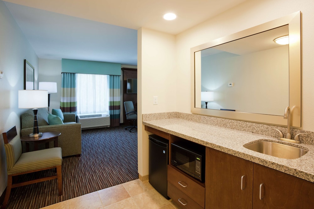 Hampton Inn & Suites Minneapolis/West-Minnetonka 16/25