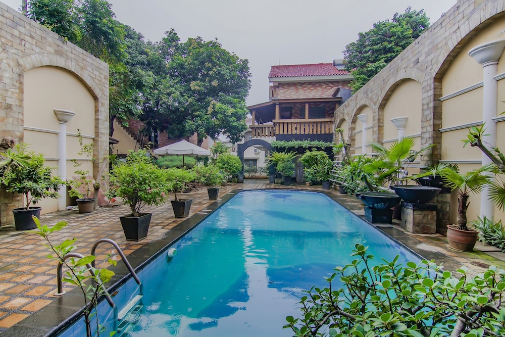 OYO 90094 Gayatri Residence 27/30