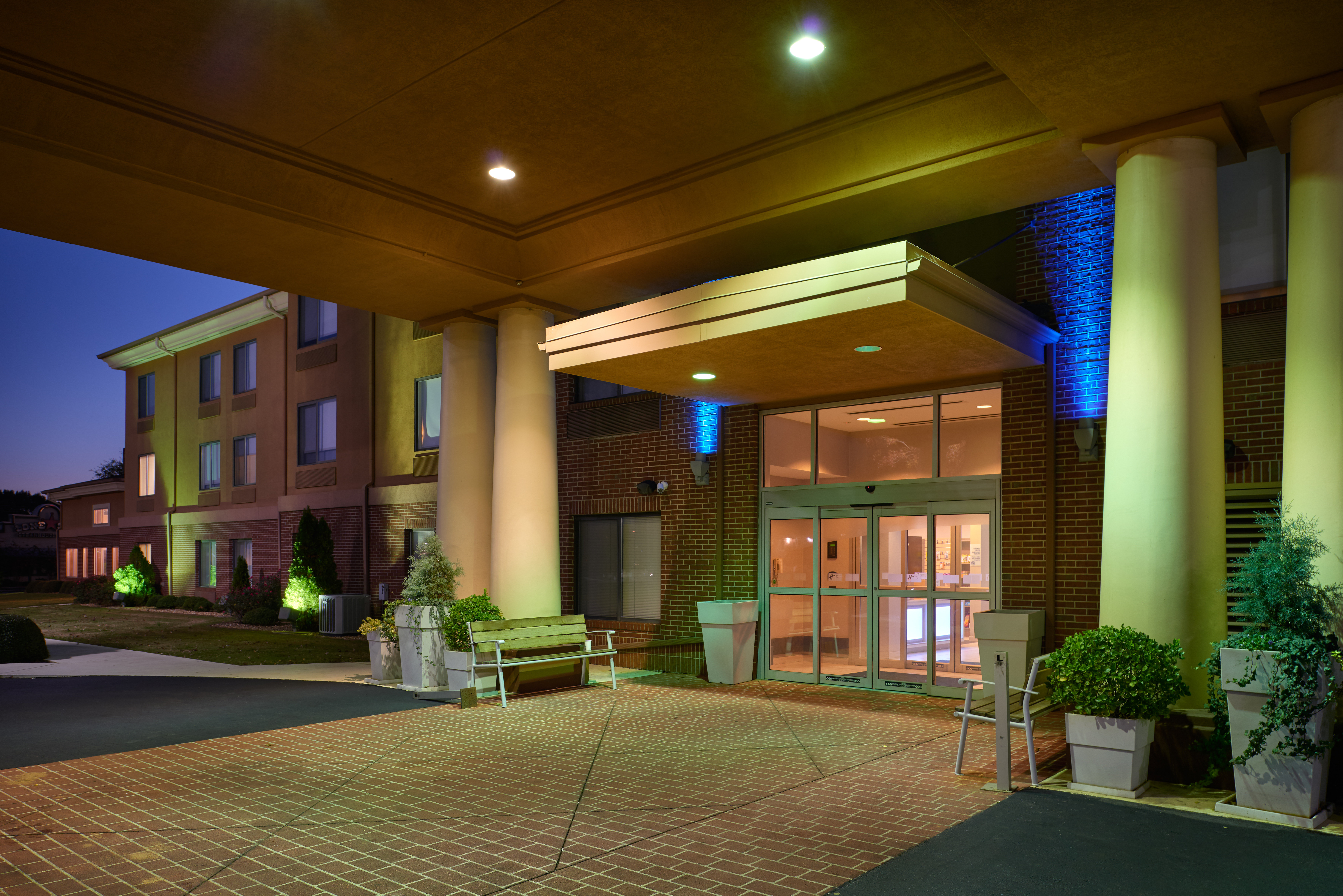 Holiday Inn Express Suites Anniston Oxford 3/24