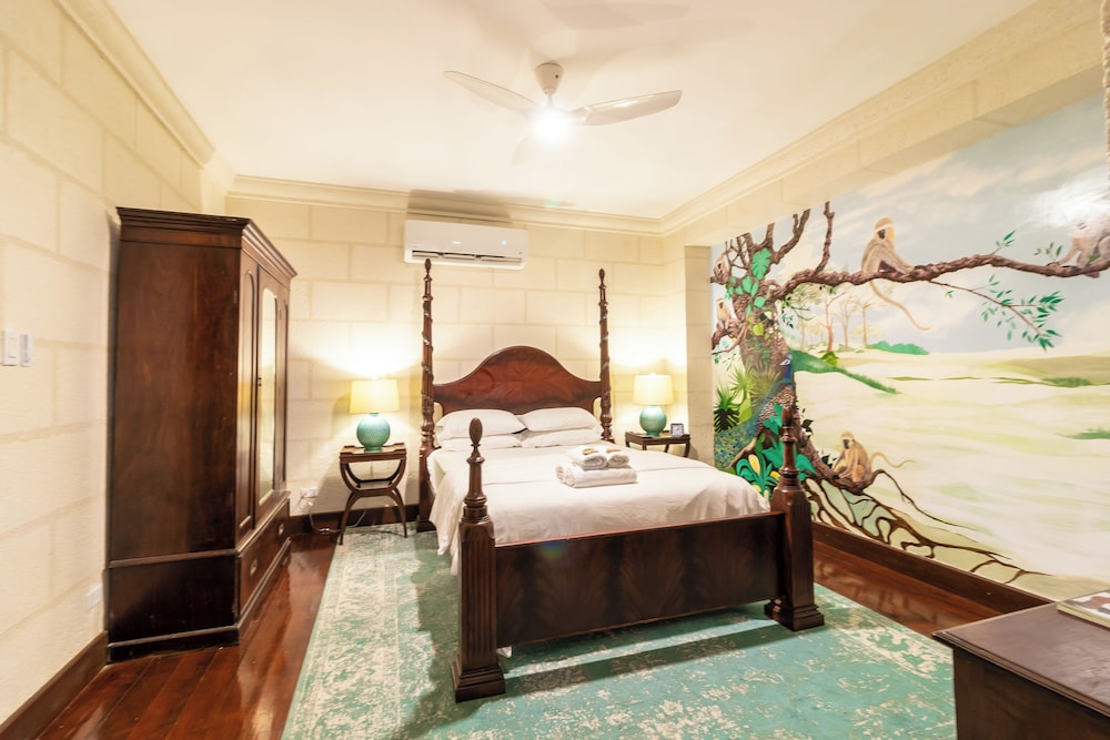 Mahogany, Queen Bed
