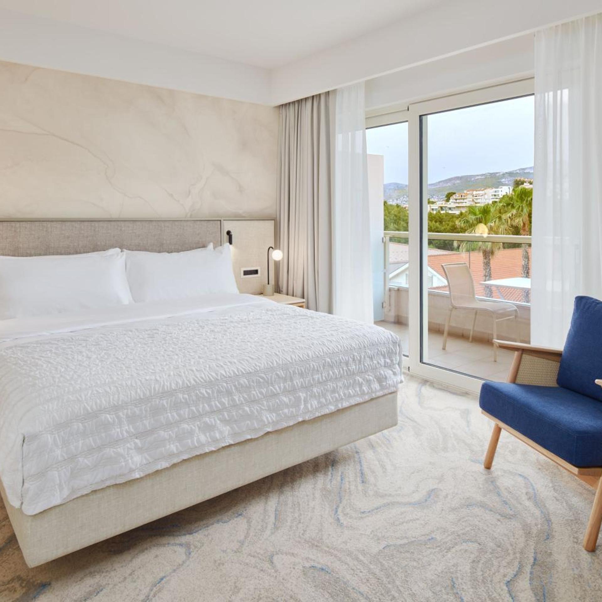 Elegant, King Bed, Park View
