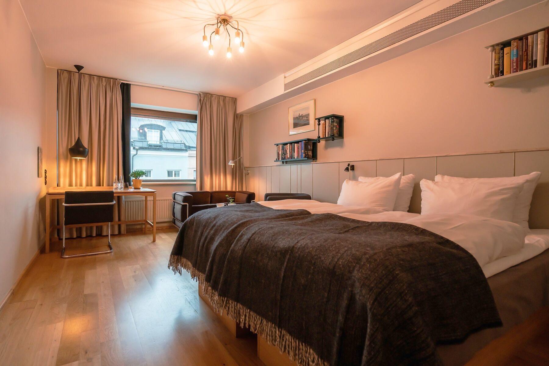 OAK, EXECUTIVE, TWIN BEDS