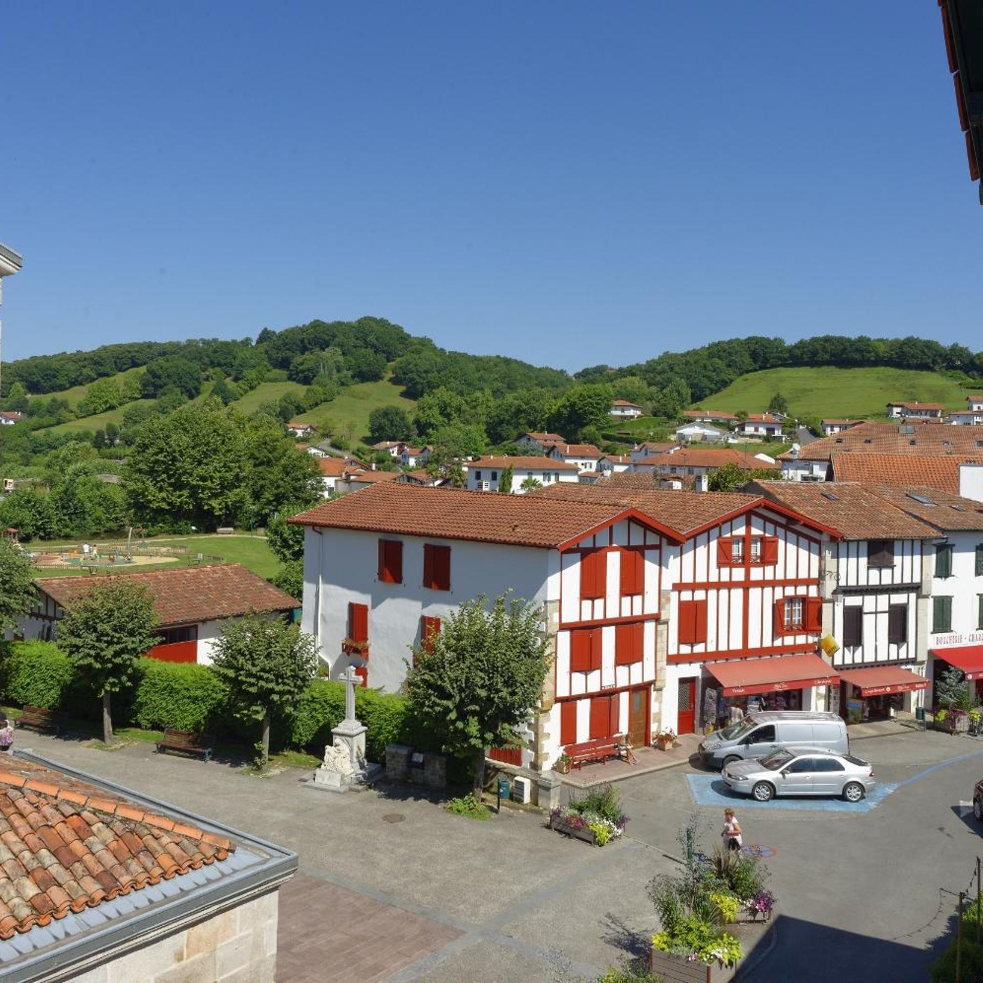 HOTEL DE LA NIVELLE 1/30