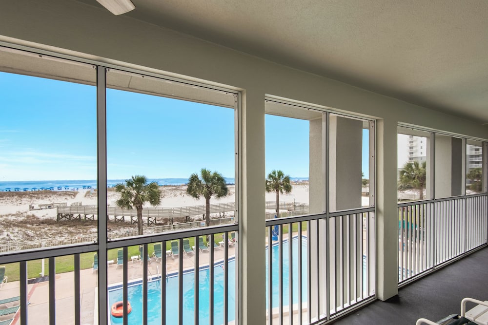 Destin Holiday Beach Resort 30/50