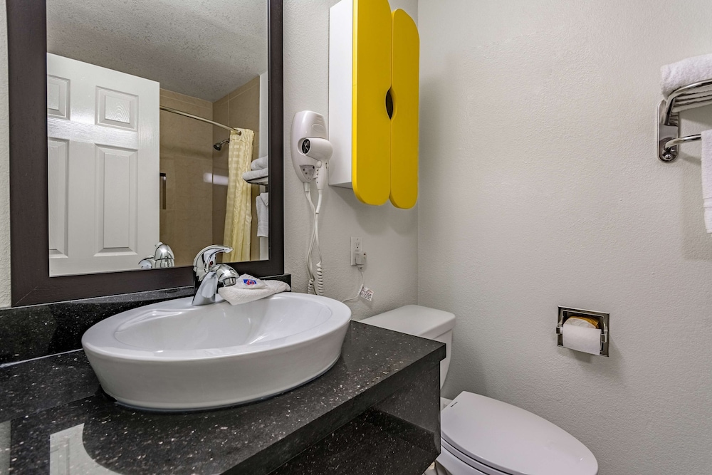 Suburban Studios Dallas Northwest Walnut Hill 44/49