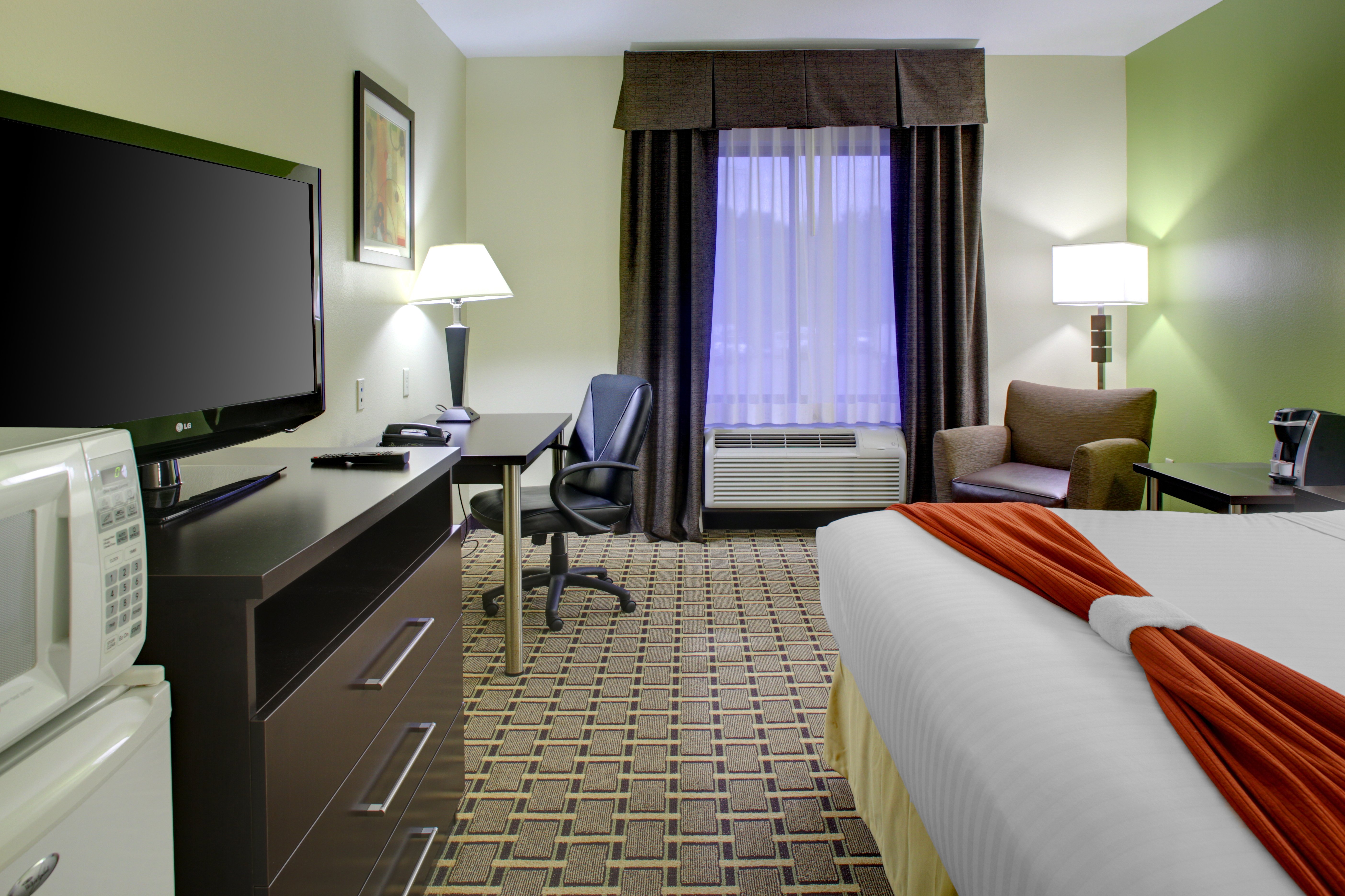 Holiday Inn Express Hotel & Suites Cross Lanes 38/75