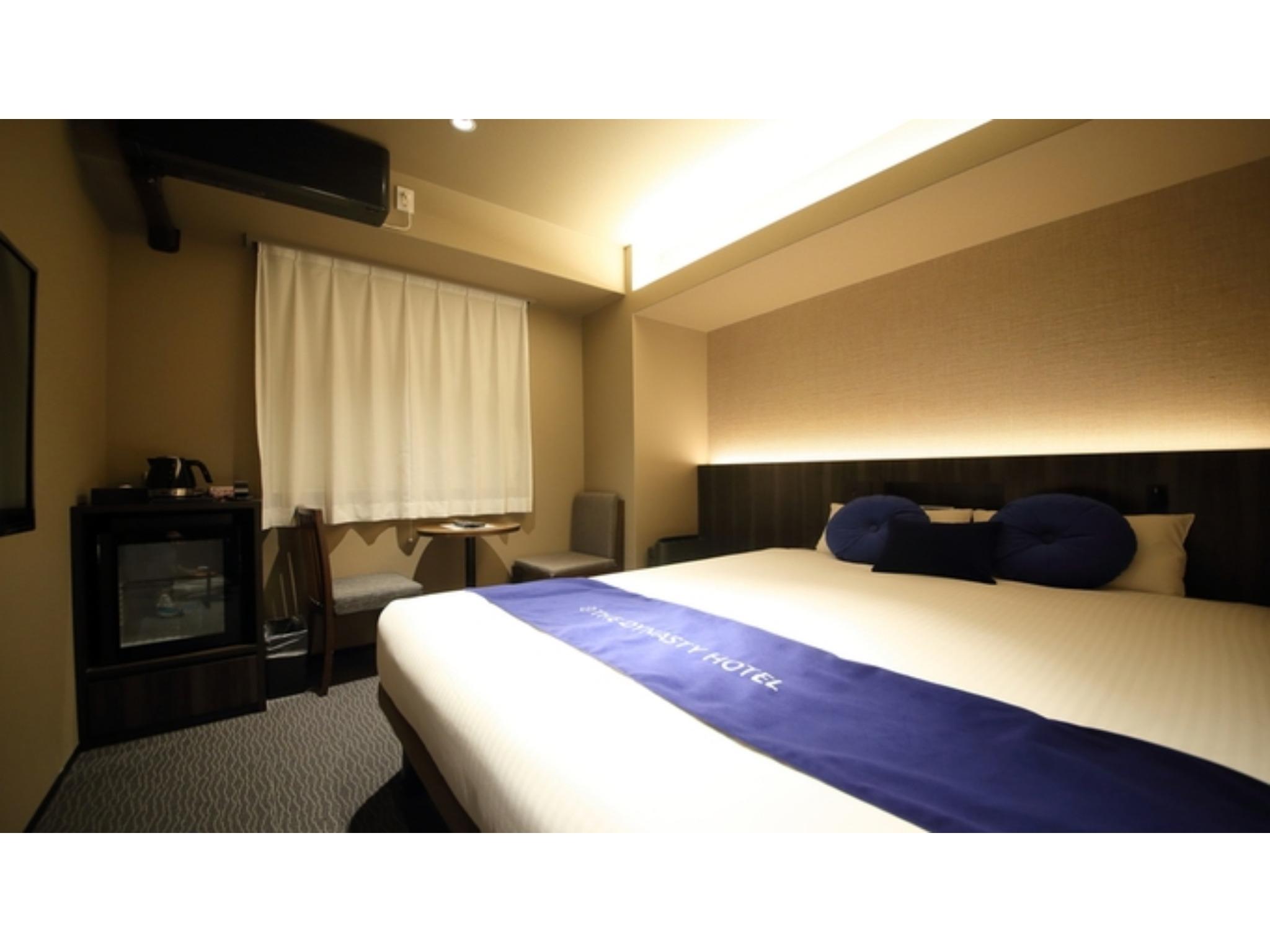 Double Bed, Corner