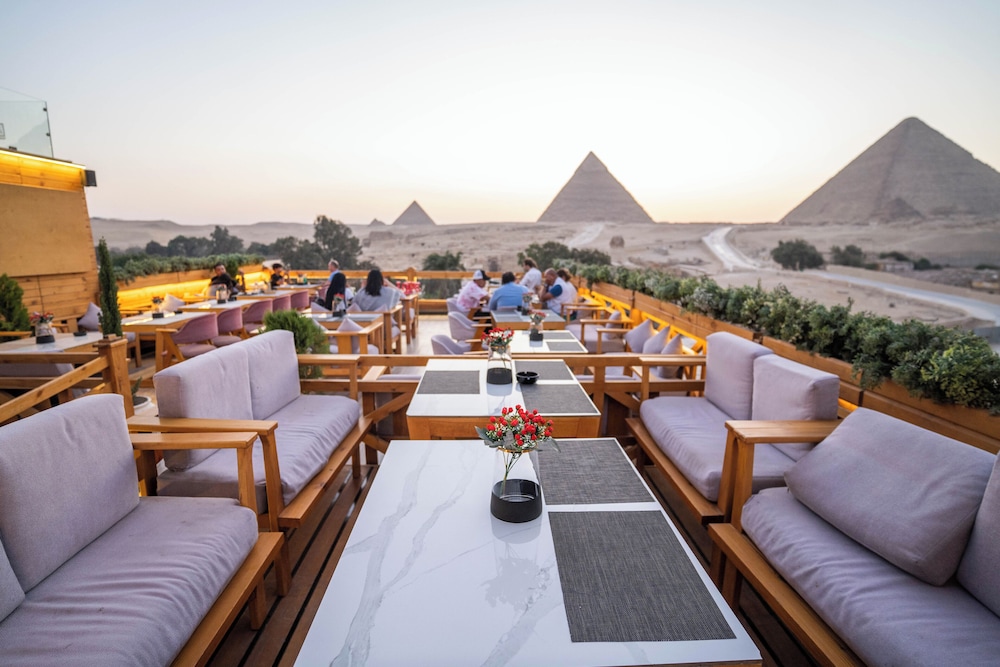 Great Pyramid Inn 27/50