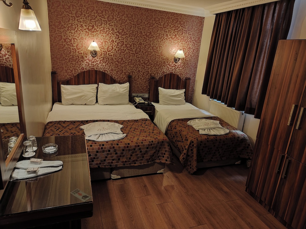 ROOM, TRIPLE