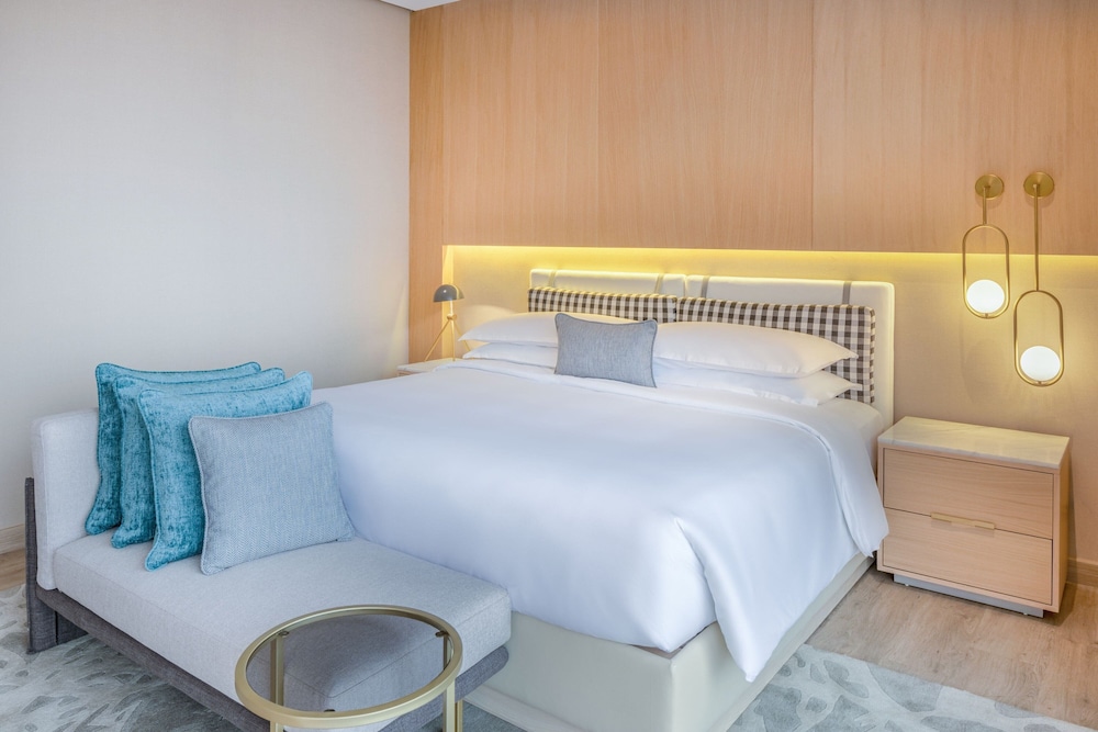 2 Bedrooms, Royal, Suite, 2 Double Beds, Sea View, Four Points by Sheraton Jeddah Corniche 2/4