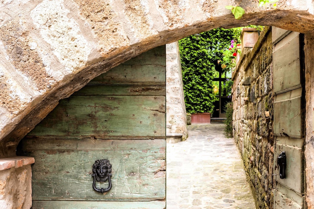 Corte Della Maestà Antiche Residenze 30/50