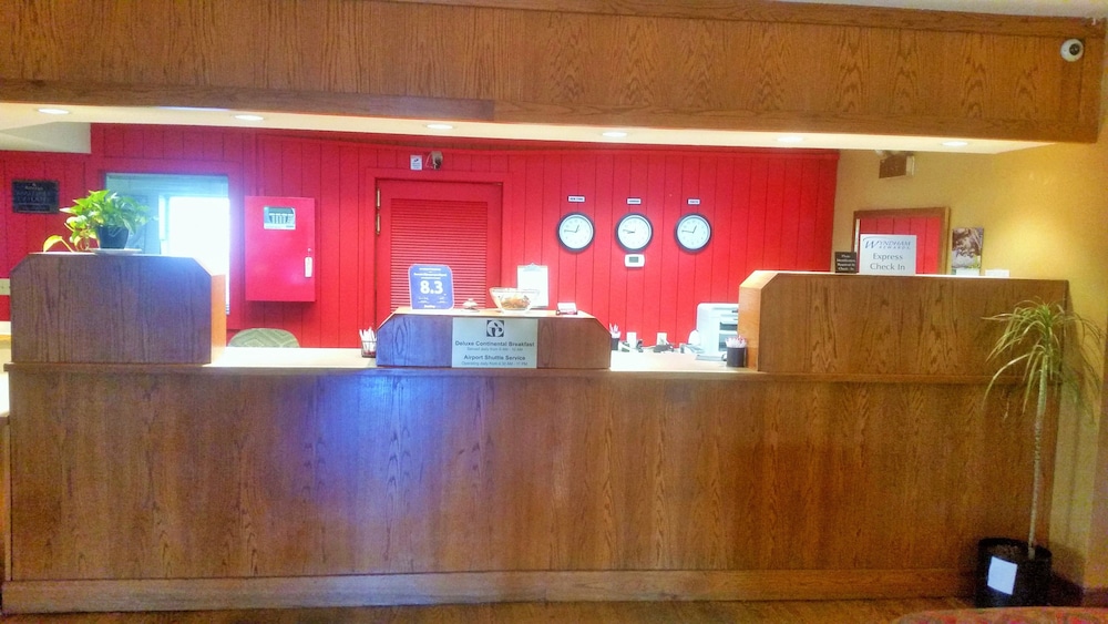 Ramada by Wyndham Albuquerque Airport 9/52