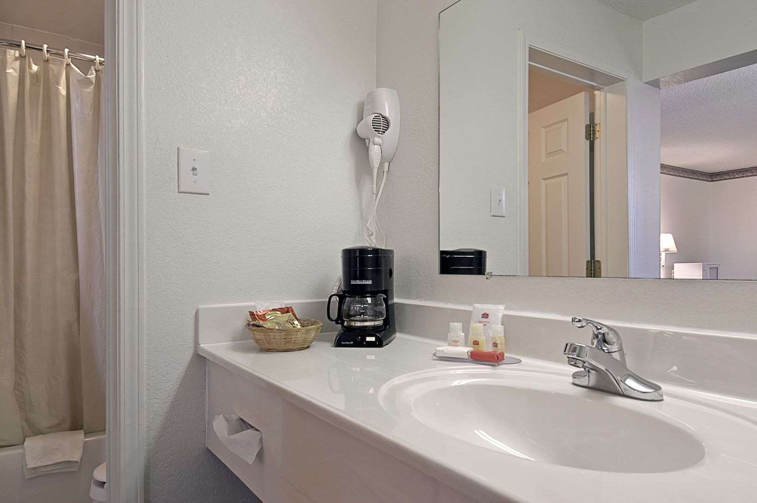 Super 8 by Wyndham Wichita Falls 2/2