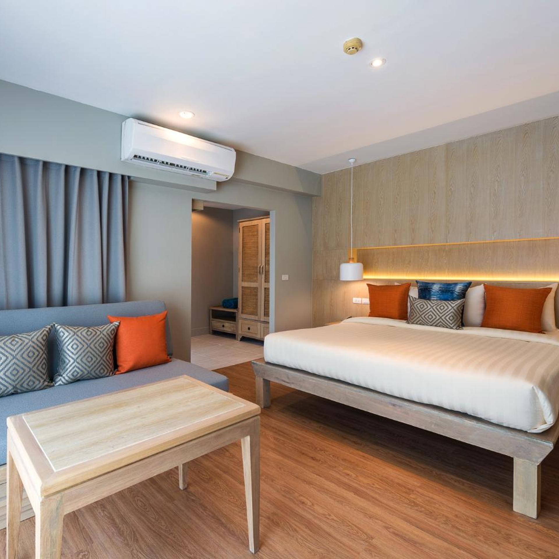 Deluxe, Double or Twin Bed, Pool Access