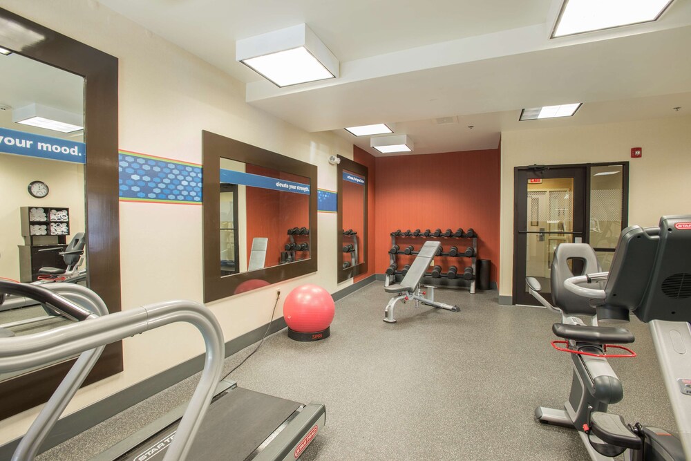 Hampton Inn & Suites Dayton-Airport 44/64