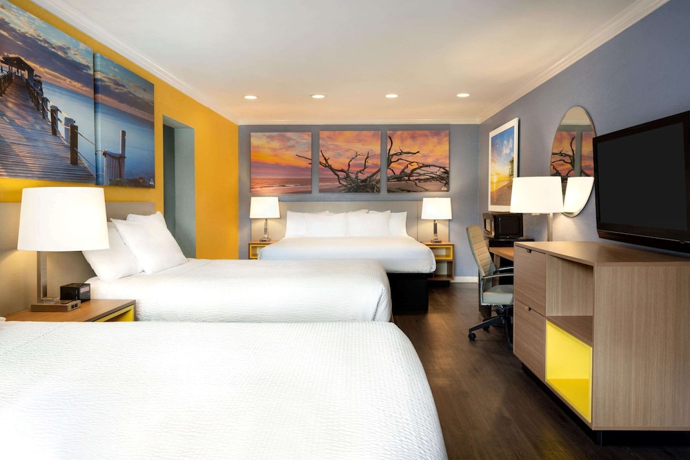 Days Inn By Wyndham Pensacola - Historic Downtown 18/41