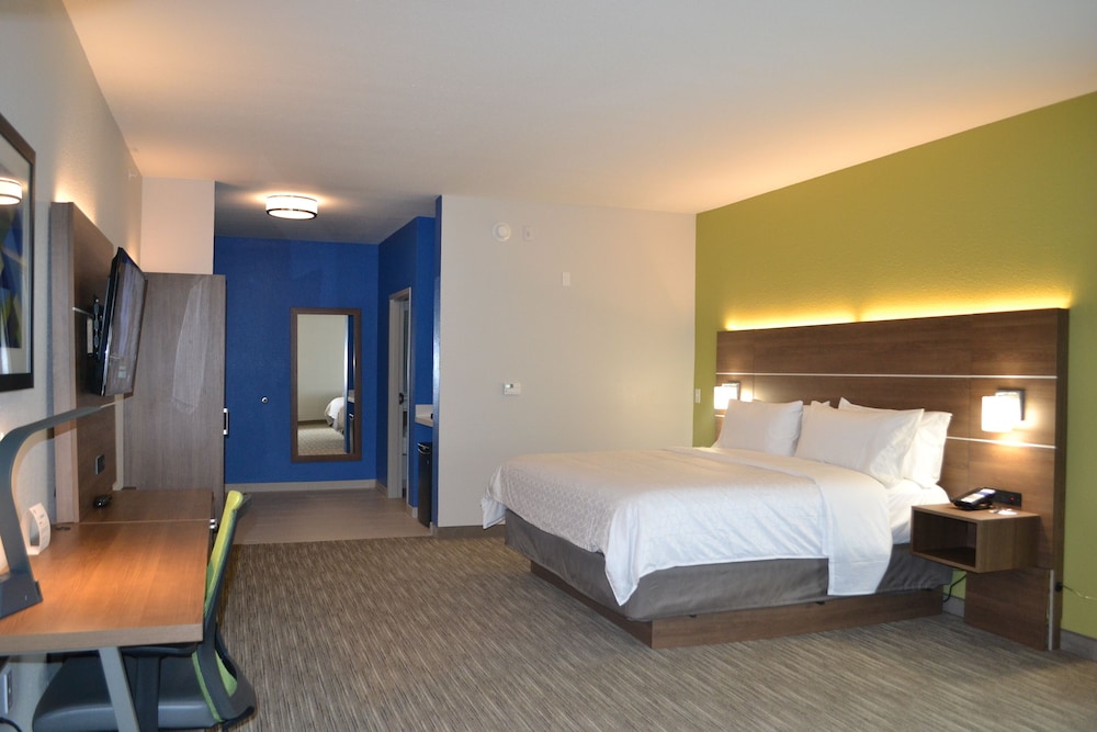 Holiday Inn Express Tallahassee University Central 14/33