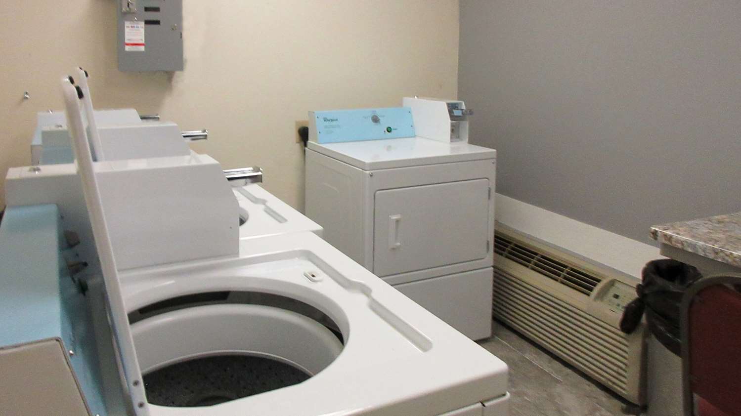 Clarion Pointe Evansville North 32/35