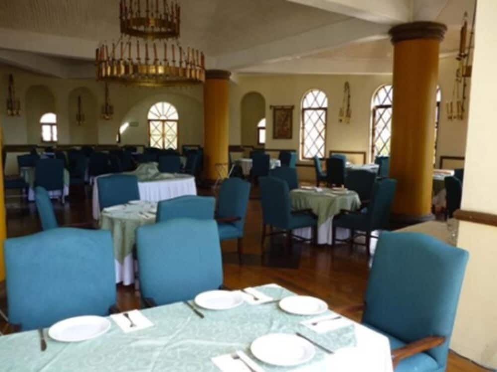 Hotel Castillo Santa Cecilia 46/70