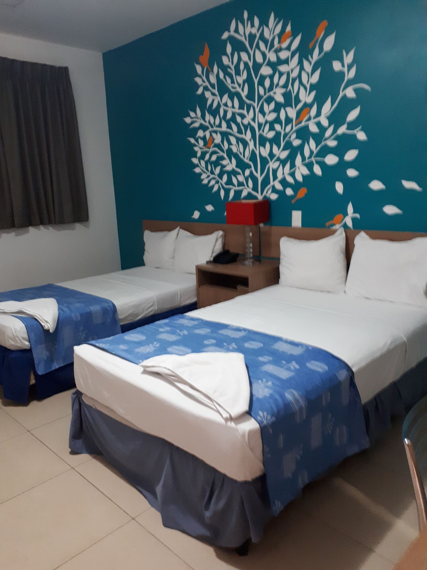 ROOM, DOUBLE BED
