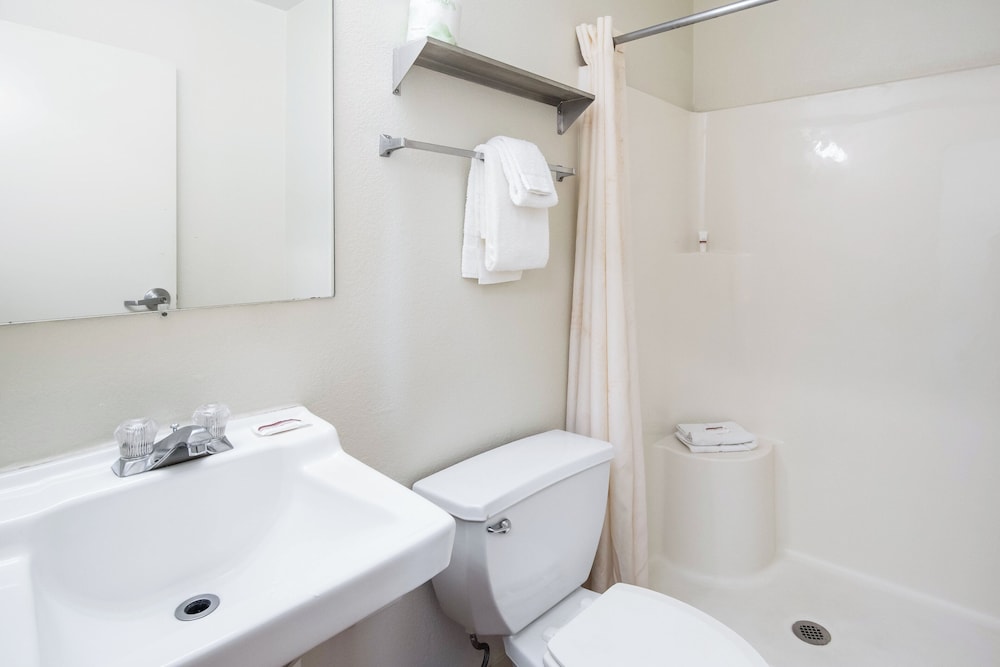 HomeTowne Studios By Red Roof Colorado Springs - Airport 25/27