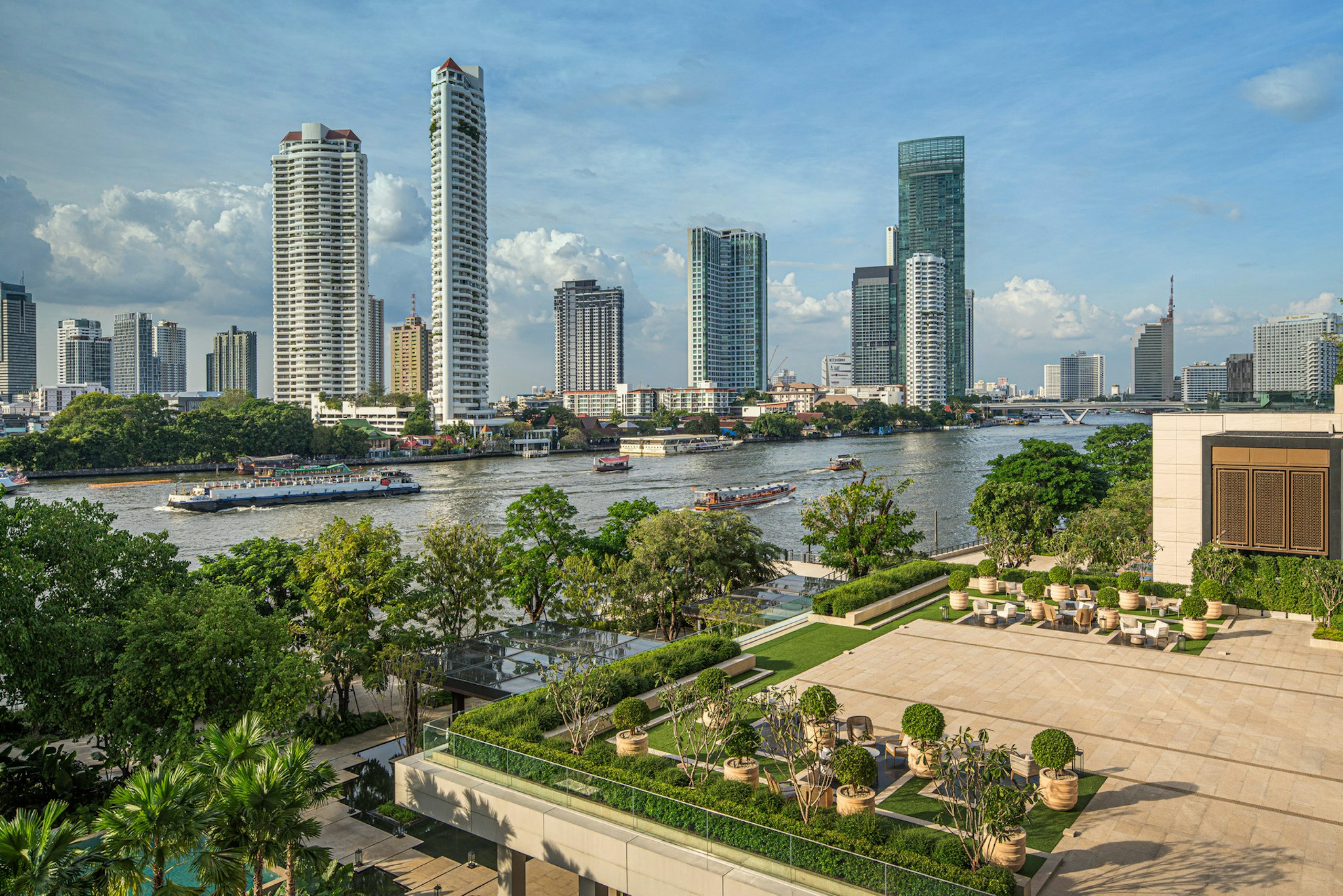 Four Seasons Hotel Bangkok at Chao Phraya River 31/35