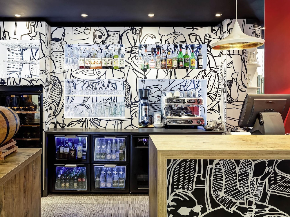 Ibis Lyon Nord 6/69