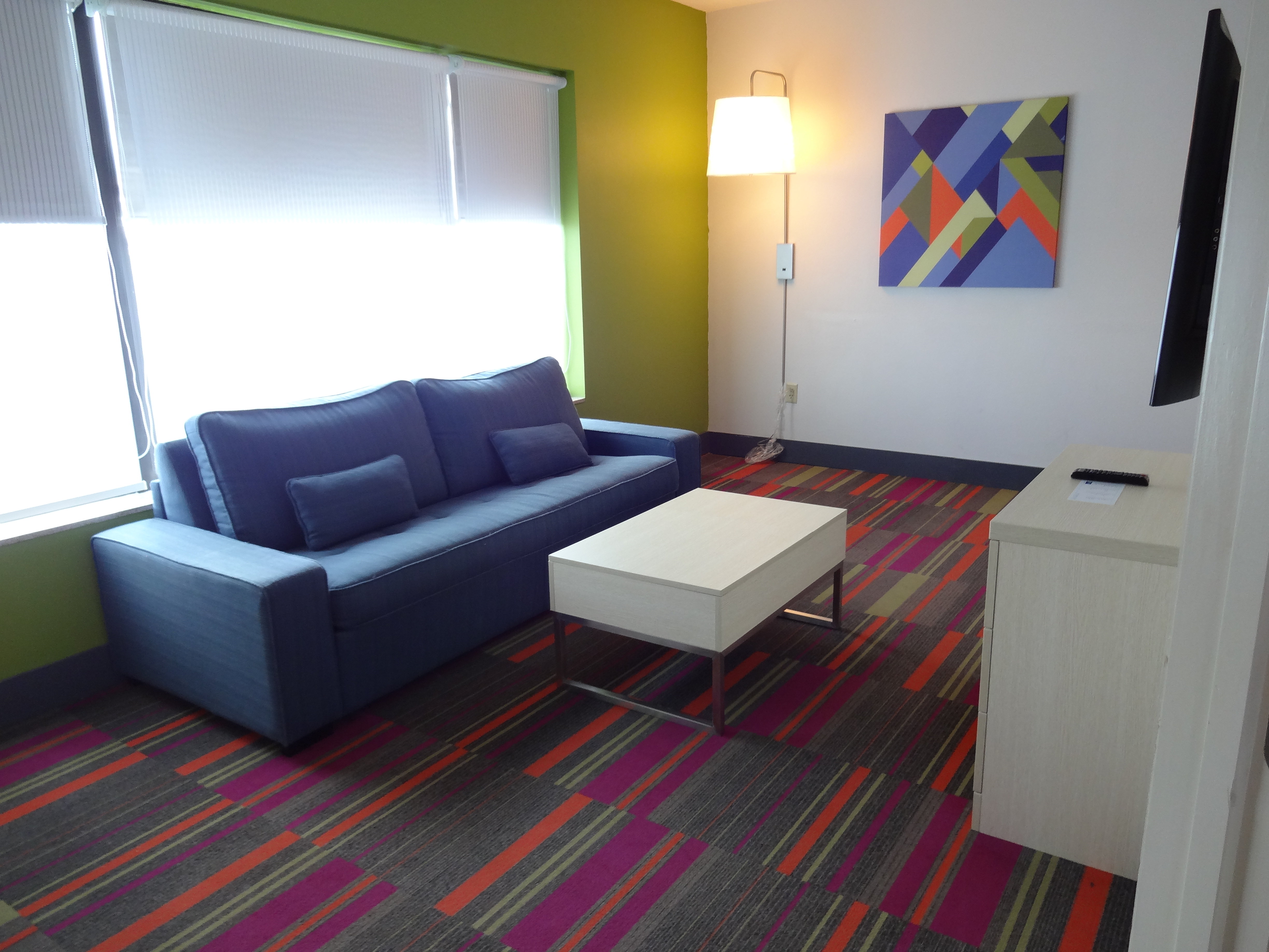 Holiday Inn Express and Suites Orlando - International Drive 48/79